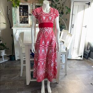 70s fit n flare maxi vibrant red/white zig-zag print, red solid belt square neck